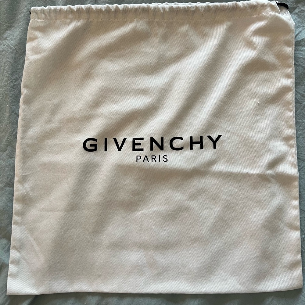 ❤️SOLD❤️Givenchy Dust Bag